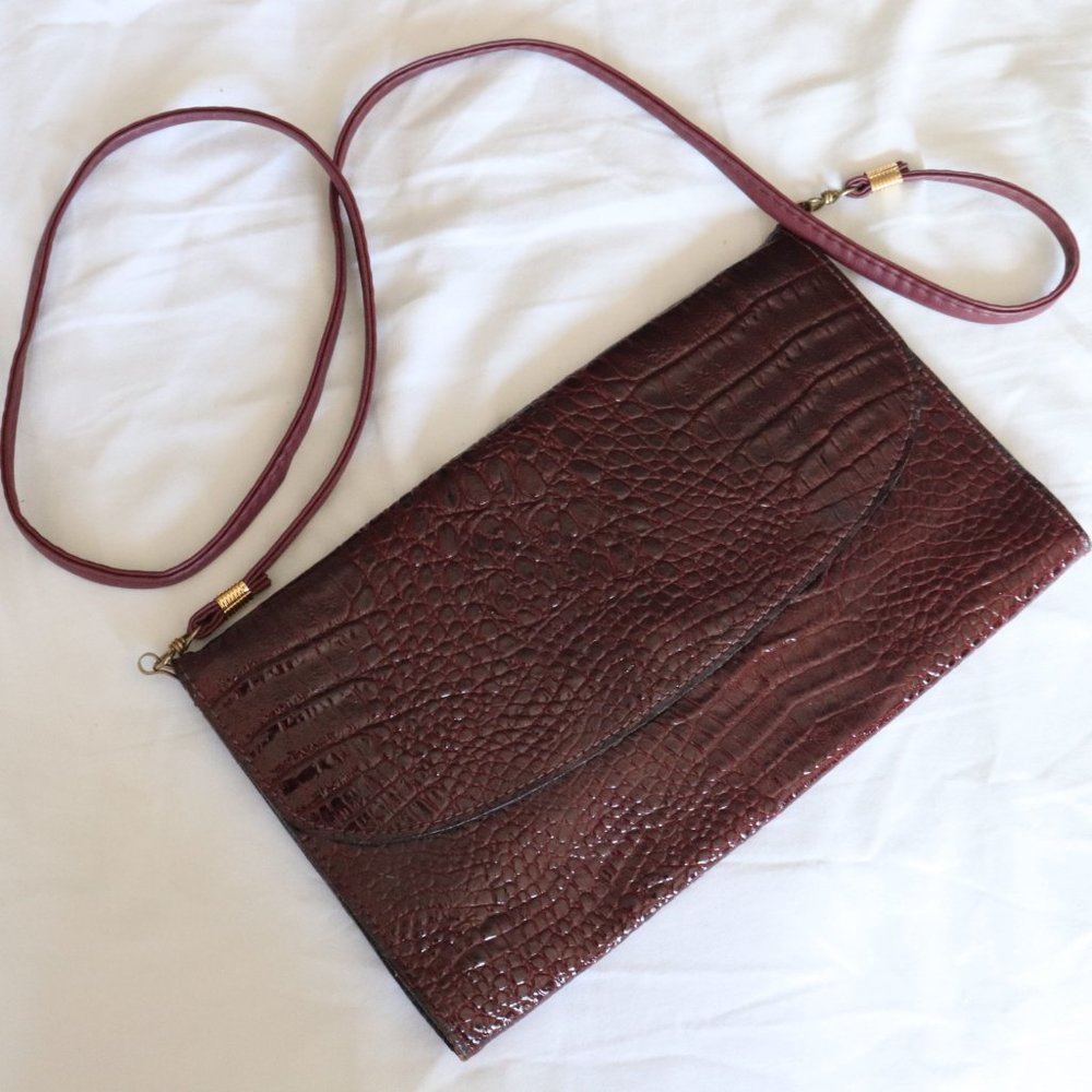 Vintage clutch | Burgundy red fake Croco leather